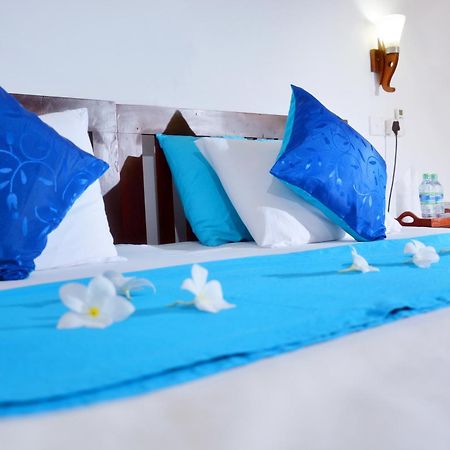 Blue Sky Beach Resort Unawatuna Buitenkant foto