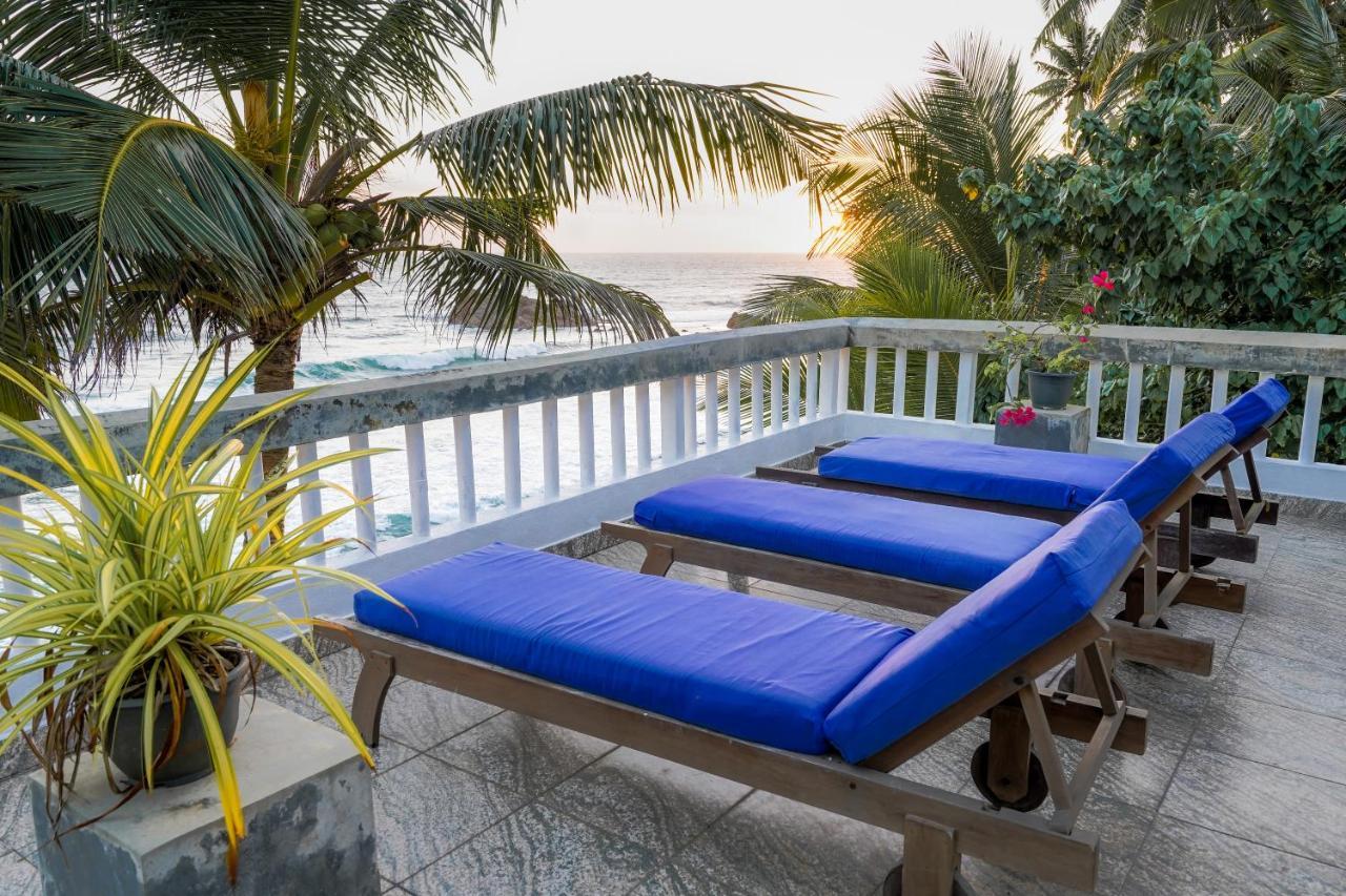 Blue Sky Beach Resort Unawatuna Buitenkant foto
