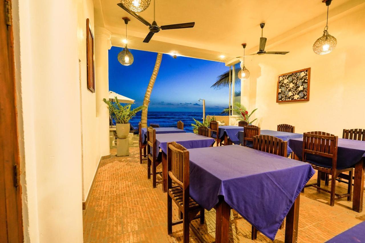 Blue Sky Beach Resort Unawatuna Buitenkant foto