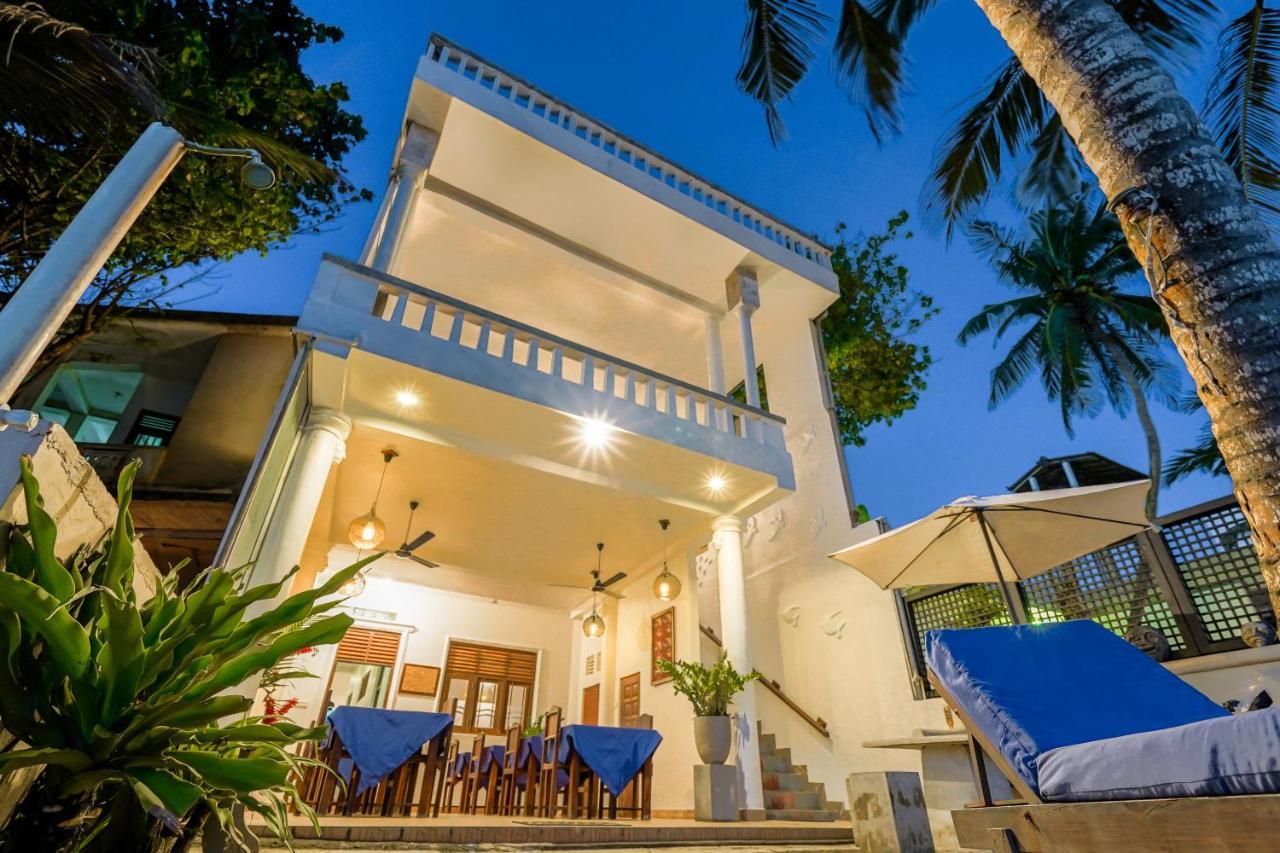 Blue Sky Beach Resort Unawatuna Buitenkant foto