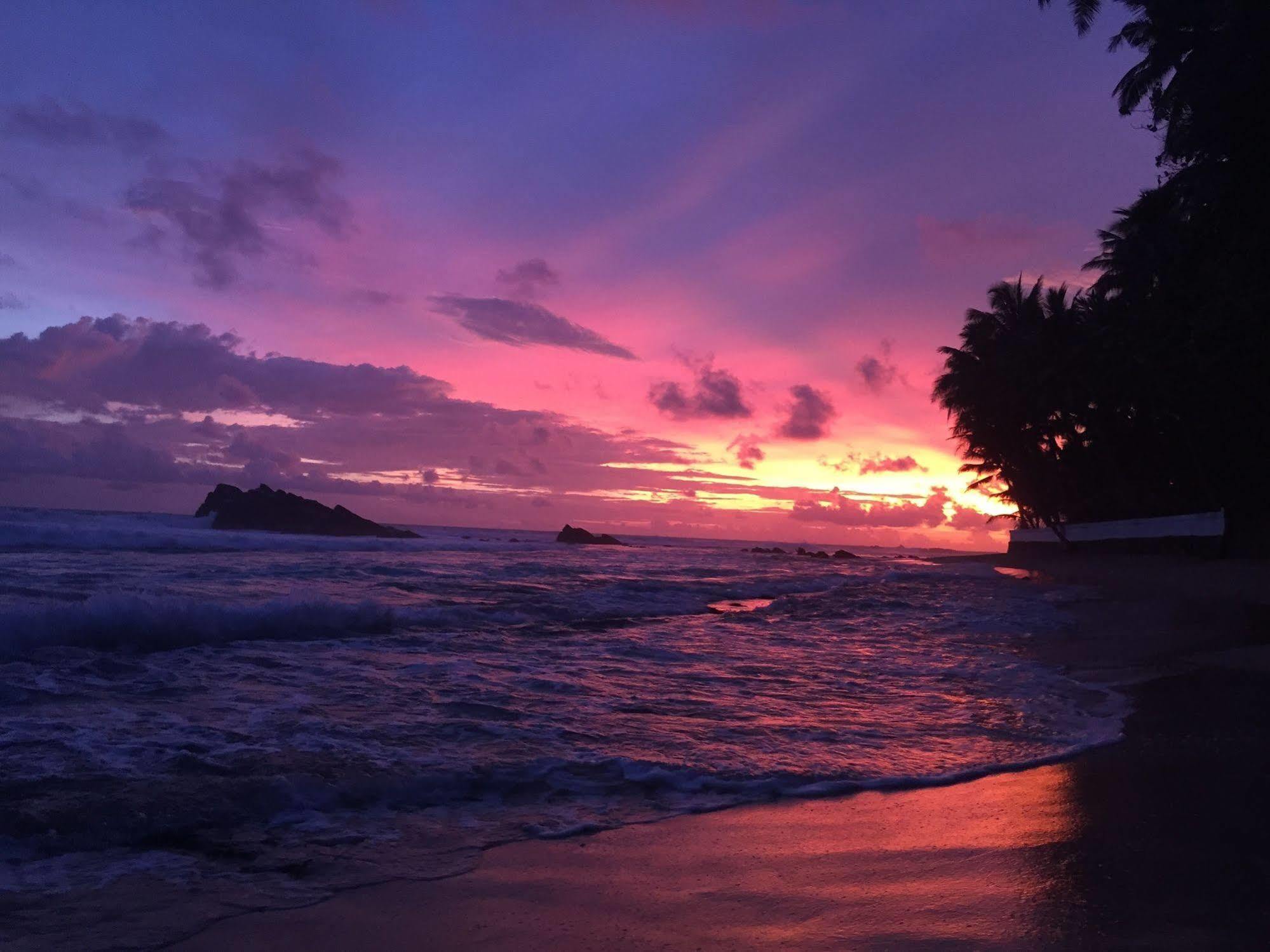 Blue Sky Beach Resort Unawatuna Buitenkant foto