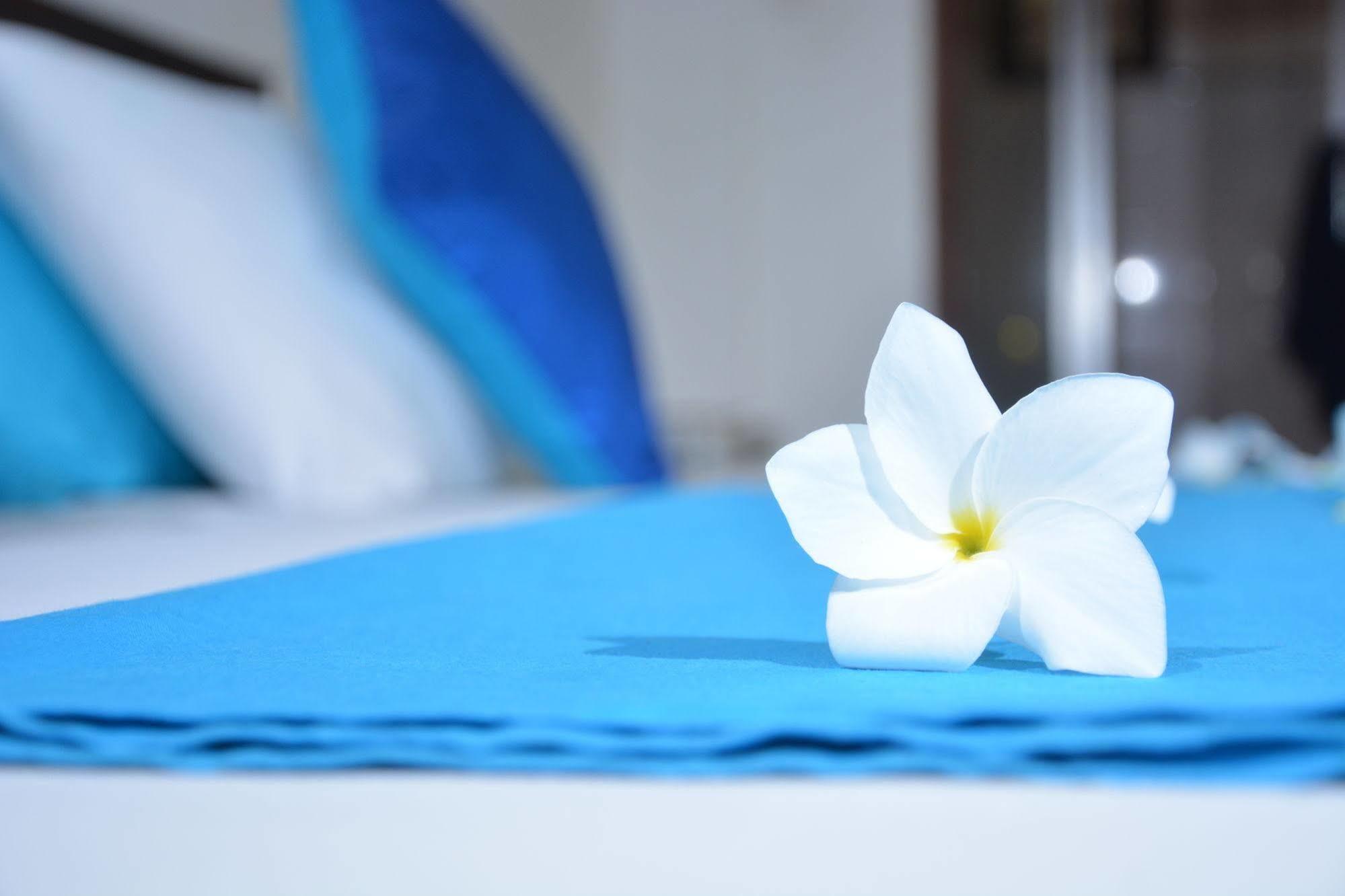 Blue Sky Beach Resort Unawatuna Buitenkant foto