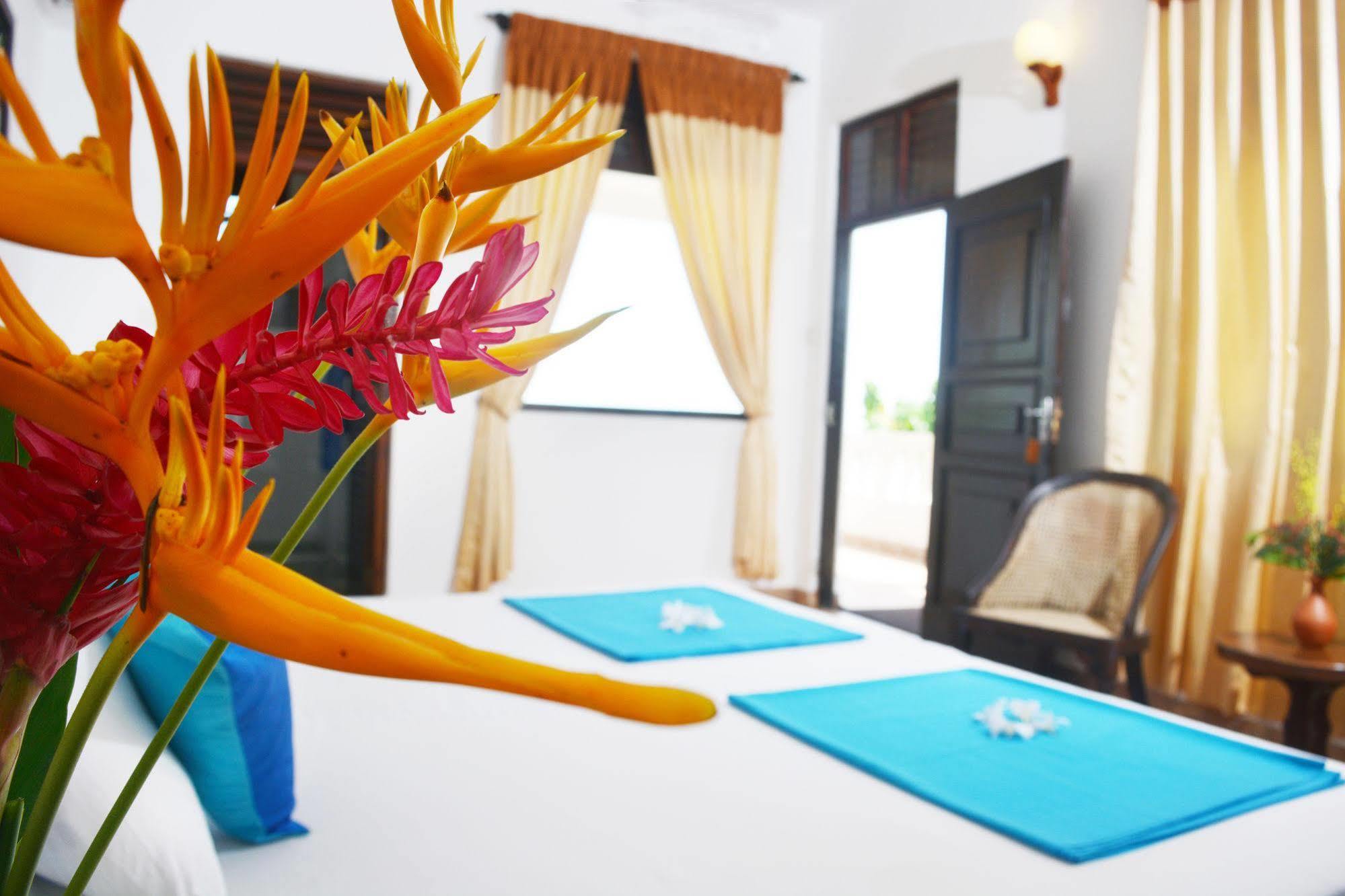 Blue Sky Beach Resort Unawatuna Buitenkant foto
