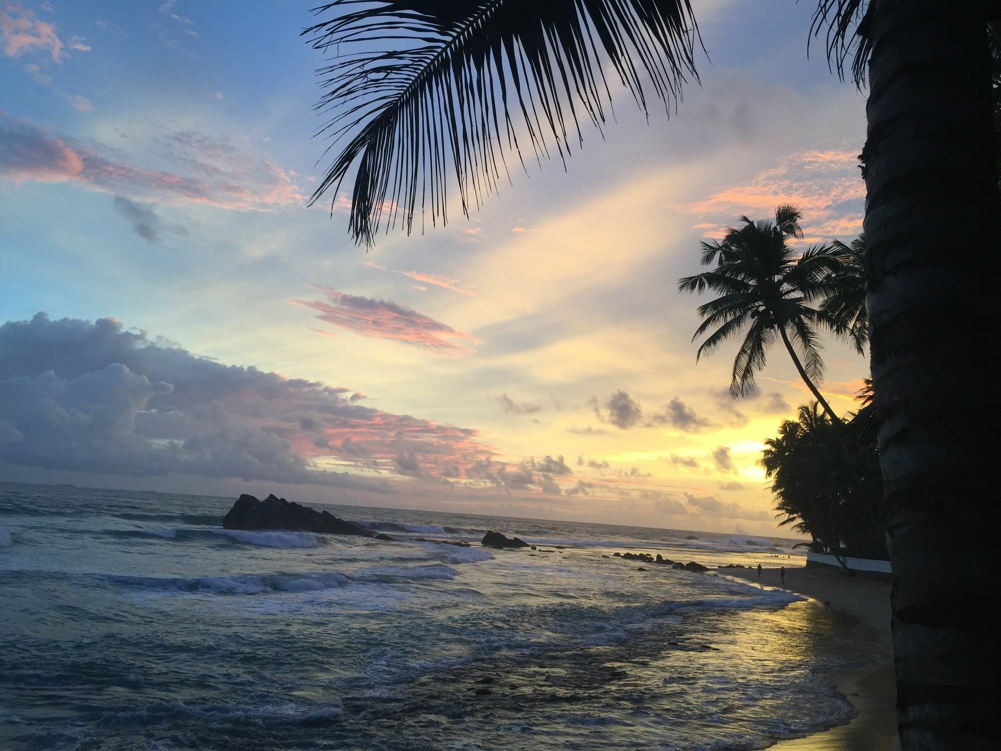 Blue Sky Beach Resort Unawatuna Buitenkant foto
